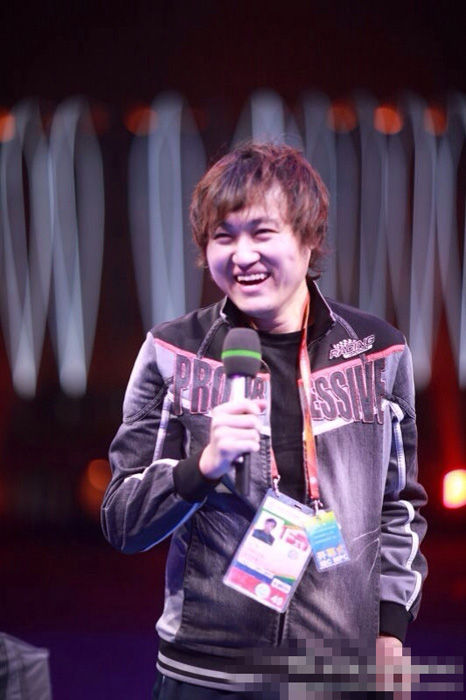 实况足球解说员王涛资料图.