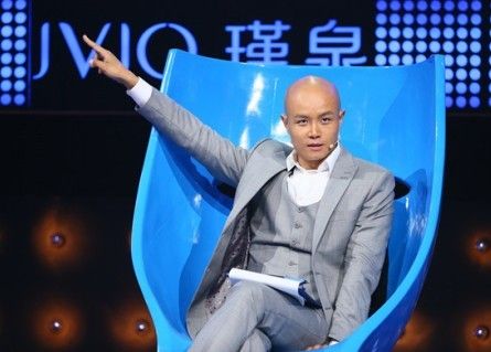 而今晚(周五)在安徽卫视播出的真人秀《超级先生》中,李小冉老公