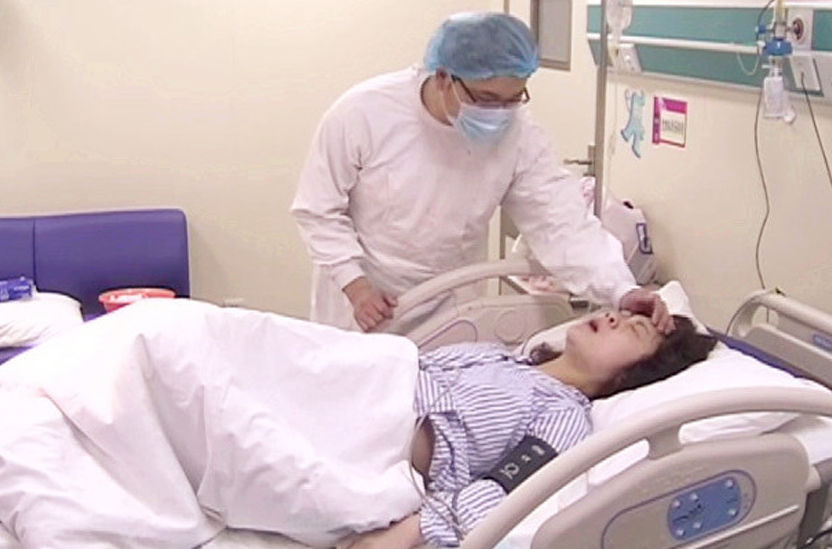 内地某卫视直播3位产妇生子全过程组图