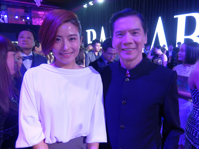 白衣女神徐百卉再着白衣闪耀2014时尚芭莎慈善夜