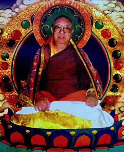 资料图片) 2014年11月21日,今天是却西&bull;洛藏华丹隆柔嘉措活佛