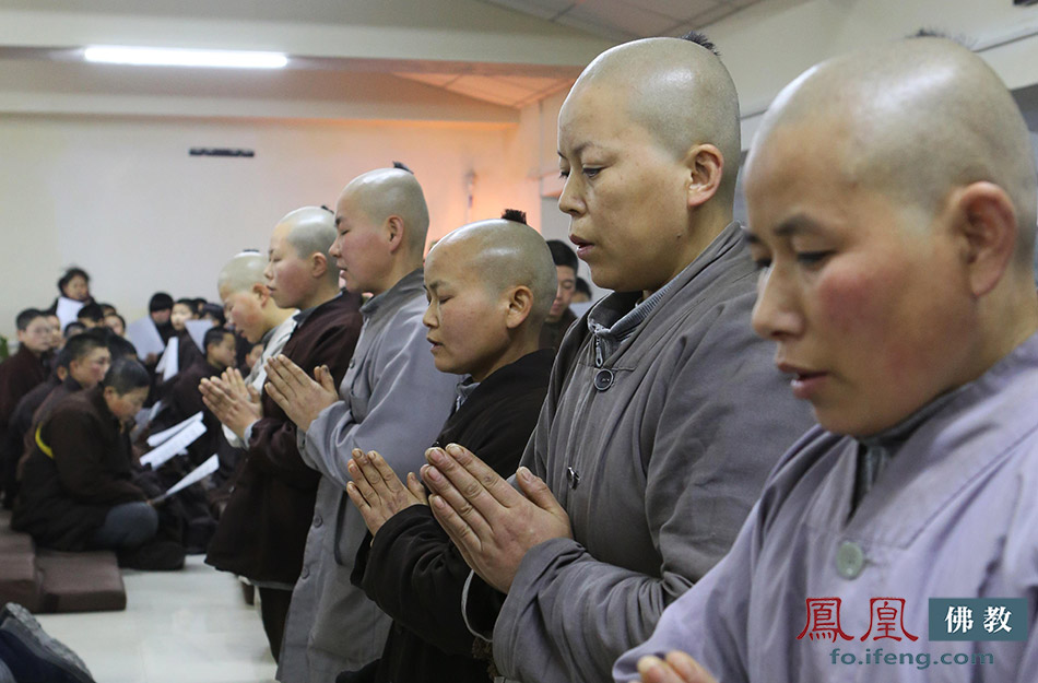 阿弥陀佛圣诞日 21位女居士道源寺集体出家