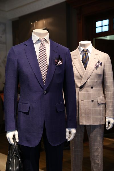 非结构化的西装,设计灵感来自于dunhill历史档案中一件作品,令人想起