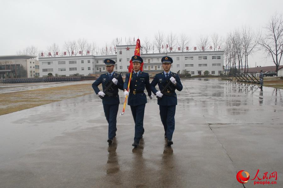 解放军99式坦克群寒区冬训照曝光 霸气值爆表