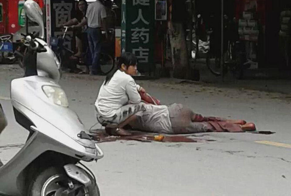 男子爱上有夫之妇 离别时割脉自杀