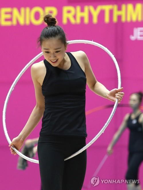 孙妍在训练备战韩国第一艺体萝莉大秀一字马