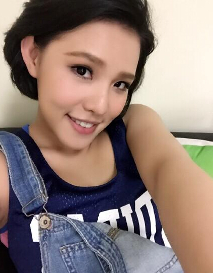 hold住姐晒清瘦自拍网友明明可以靠脸吃饭