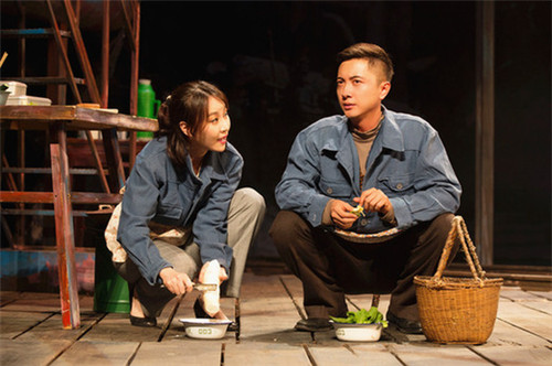 话剧钢的琴上海演出贾景晖铁血柔情难掩熟男魅力