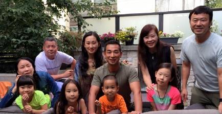 赵文卓夫妇为儿子庆4岁生日 那英素颜现身显老态(图)