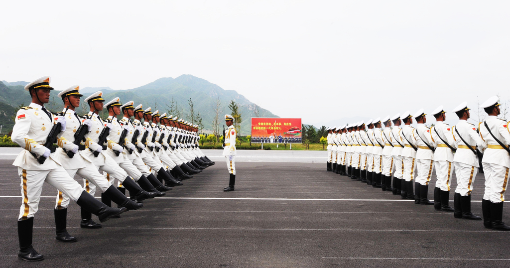 实拍阅兵村阅兵方队 女仪仗兵首次受阅