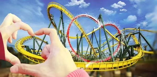 心形轨道过山车"这是世界上钢铁铸就的最大的爱心,它将见证我心中那颗