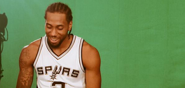 马刺拍摄新赛季定妆照伦纳德居然笑了