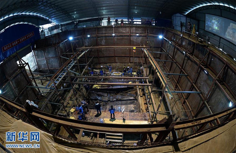 海昏侯墓主椁室出土孔子屏风和马蹄金图