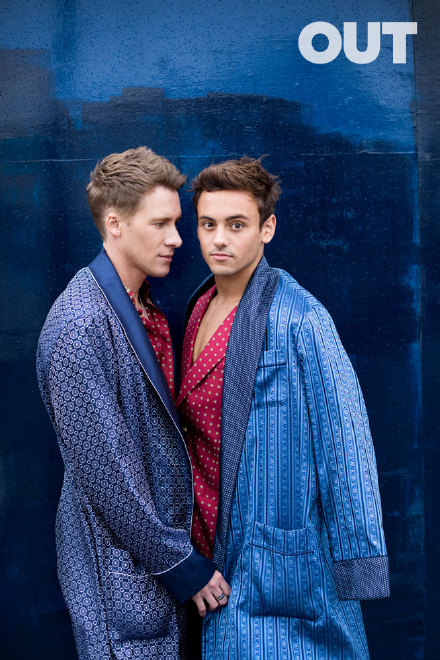 未婚夫达斯汀-兰斯-布莱克深情凝视戴利