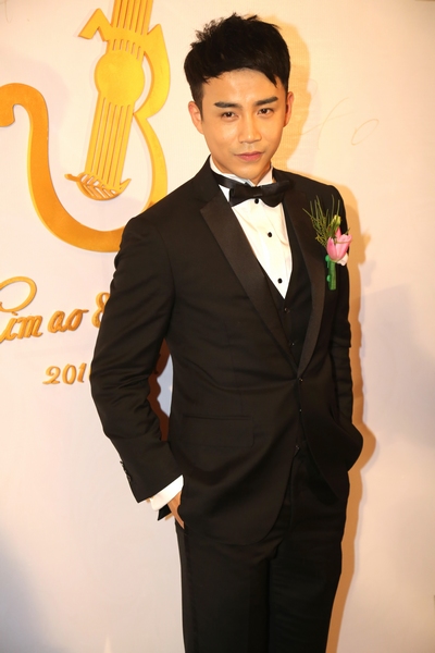 歌手弦子嫁"快男"李茂 江铠同蒋梦婕当伴娘-凤凰新闻