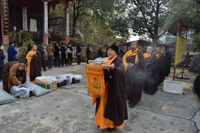 放生祈福追忆佛陀施腊八粥感恩大众绵阳千佛寺腊八施粥