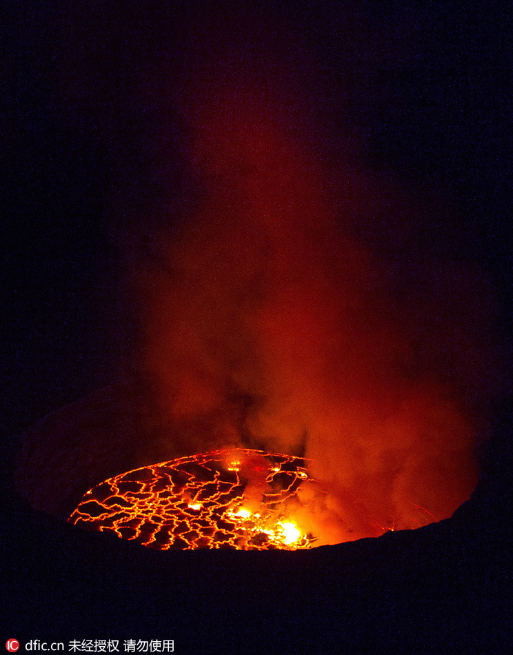 地狱之眼火山图片