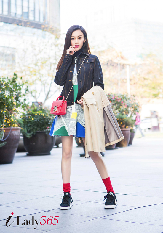 尚语贤初春街拍大片曝光色彩绚烂笑容甜美