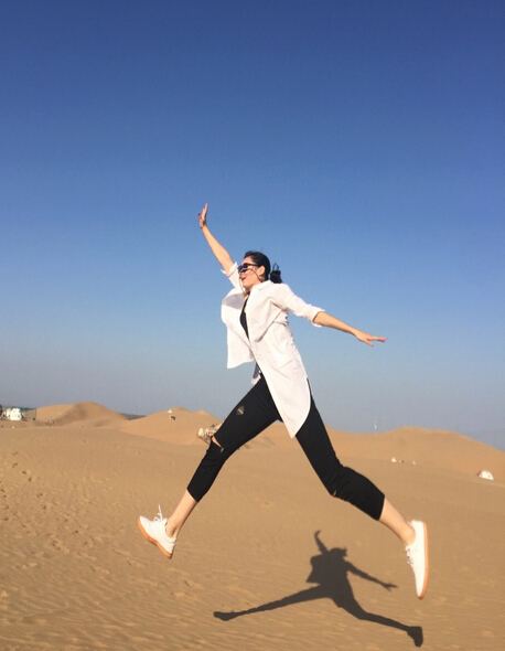 对此,八一女篮核心,中国女篮队长露雯在社交平台晒大长腿,称自