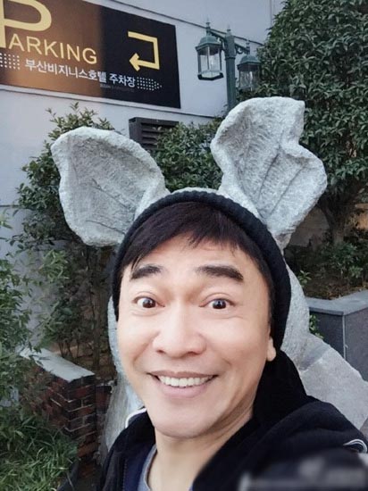 吴宗宪自拍表情搞怪 称自己是"嫩嫩小帅哥"(图)