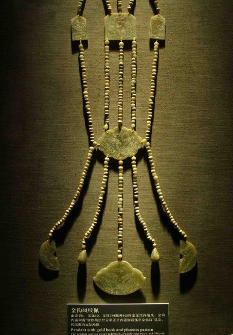 玉禁步,用来约束人的行动玉带钩镶金龙带板王冠据说,很可能因为朱瞻垍