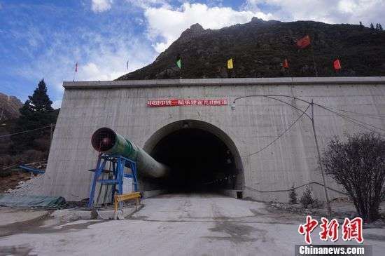 走进在建雀儿山隧道:老百姓的幸福路和希望路