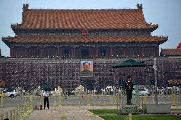 9月4日,北京天安门城楼开始日常修缮,城楼的下半部分已被红色围挡遮住