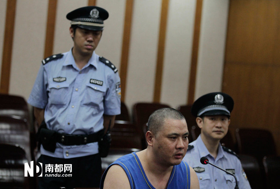 图片 全景社会 > 正文 原广州市民政局处长李军猥亵男童一案自媒体