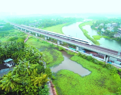 海南:全球首条 环岛高铁贯通