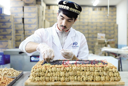 "切糕王子"阿迪力:在长沙过年有家的感觉