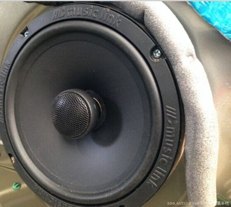 这个是后门同轴喇叭的安装!··  接下来就是功放的安装!