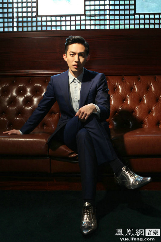 模大赛百位佳丽初冬上演性感比基尼盛宴 pink穿透视衫登时尚杂志封面