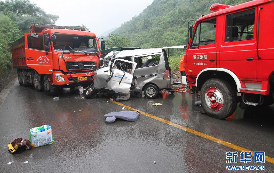 重庆发生一起严重交通事故已有12人身亡