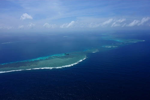 主题:外媒:中国全面建设南海岛礁 7艘舰船部署仁爱礁