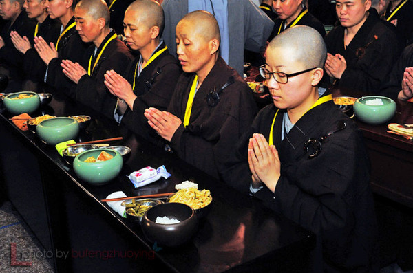 分享到:【原创】独进尼姑庵与五百比丘尼共度一天