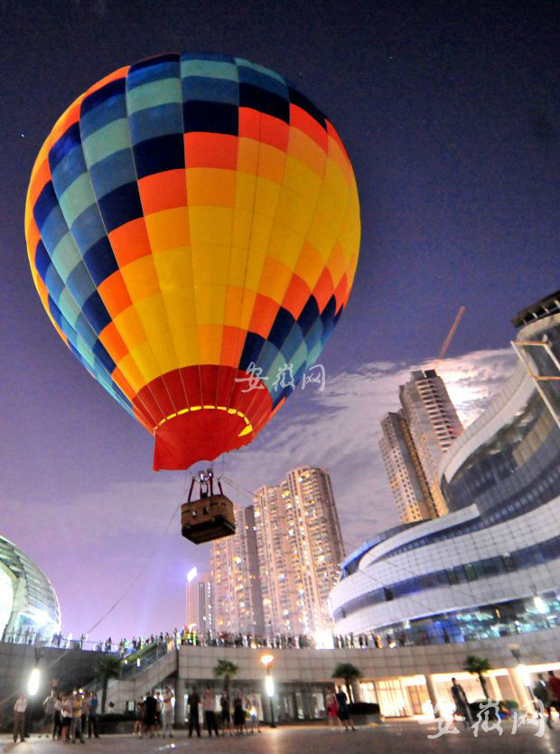 芜湖一男子成热气球驾驶员 自费4万元学习驾驶技术