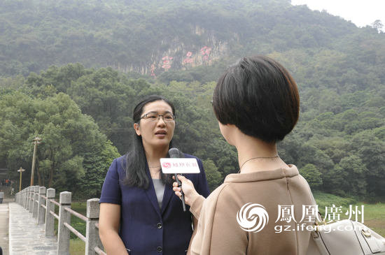 "英德足足有八个新加坡那么大",英德市旅游局长李巧玲向《凤凰在县》