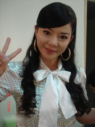 52岁狄莺逆生长 月花18万打"童颜针"(图)