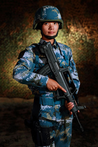 《超级女兵》诠释新偶像 被评新"超女"(图)