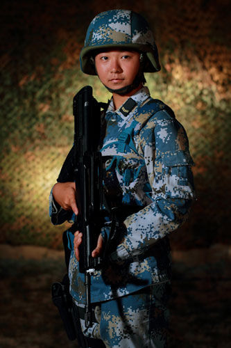 《超级女兵》诠释新偶像 被评新"超女"(图)