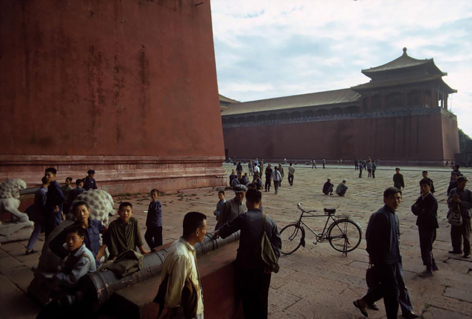 70年代的生活图景:人们也烫发 跳广场舞_频道_凤凰网