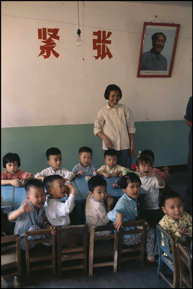 70年代的生活图景:人们也烫发 跳广场舞_频道_凤凰网
