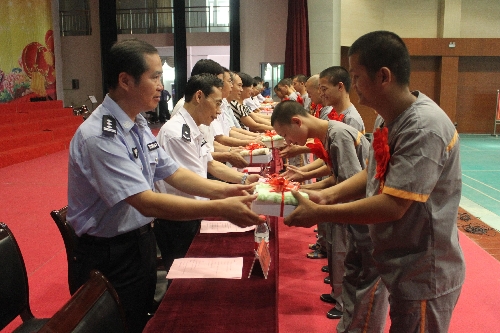 江西未管所百名母亲入狱园中秋帮教