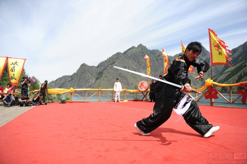 新疆武林大会天山论剑11派高手演绝学