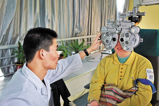 双眼视功能检查查查眼压分析检查结果视光专家李剑华指导读者做视功能