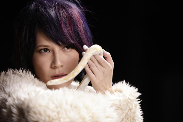 杨乃文首次克服心理障碍吊钢丝弄蛇玩火挑战极限