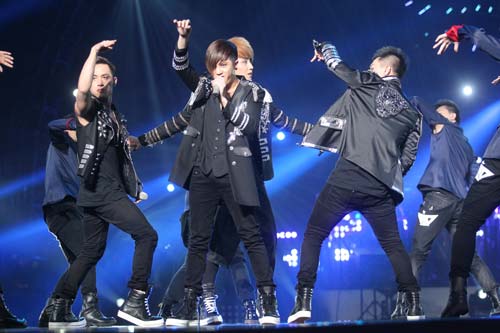 中国音超mic男团唱跳俱佳秒杀韩国天团图