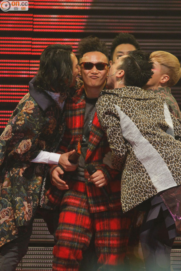 陈奕迅叱咤歌王十年霸何韵诗首夺最爱女歌手