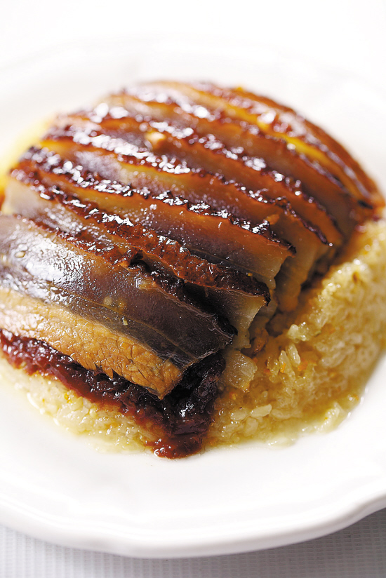 夹沙甜肉龙眼烧白粉蒸肉广州人对大餐的习惯说法是"九大簋".