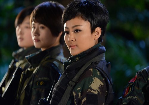 新时代女兵mv首发阿鲁阿卓为巾帼军魂代言